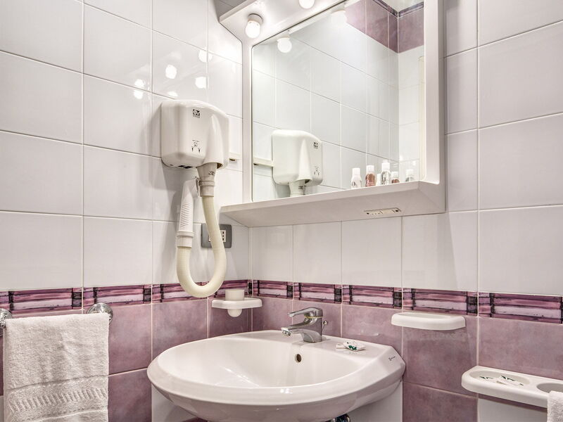 Accommodation:&nbsp;Trilocale Superior Wave