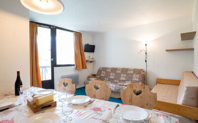 Accommodation:&nbsp;Médian 330 350.3