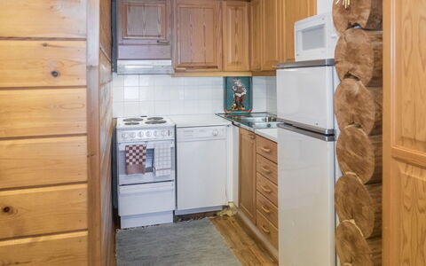 Mänty: Wood, Flooring, Ceiling, Kitchen, Cabinetry, Interior Design, Countertop, Floor, Major Appliance, Room