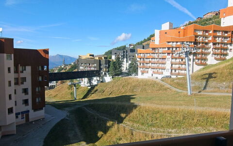 Carlines 1 - 46: Residential Area, Sky, Property, Neighbourhood, Daytime, Architecture, Apartment, Town, Building, House