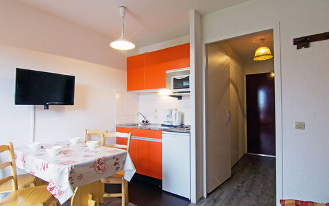 Carlines 1 - 46: Furniture, Cabinetry, Countertop, Wood, Tap, Building, Interior Design, Chair, Sink, Flooring