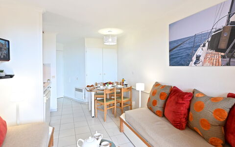Accommodation:&nbsp;Le Village (C2 105) 400.33