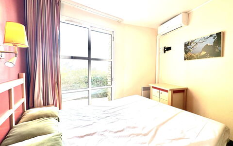 Accommodation:&nbsp;Le Village (C4 008) 400.68