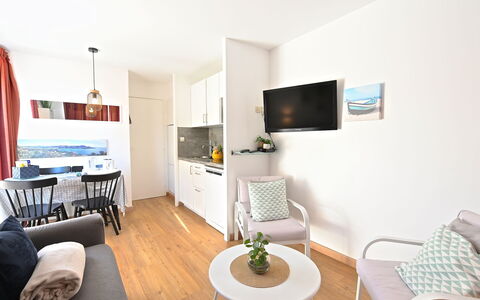 Accommodation:&nbsp;Le Village (C5 235) 400.52