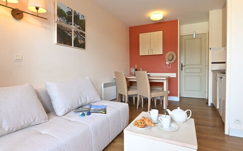 Accommodation:&nbsp;Le Village (B1 418) 400.23
