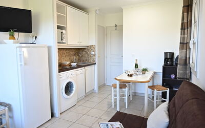 Accommodation:&nbsp;Le Village C3 215 400.77