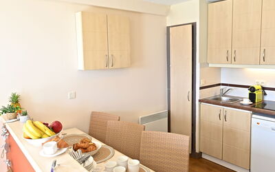 Accommodation:&nbsp;Le Village (C6013) 400.65