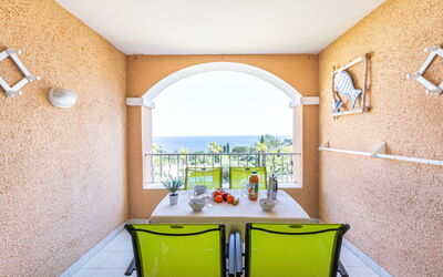 Accommodation:&nbsp;Le Village (E1 214) 400.50