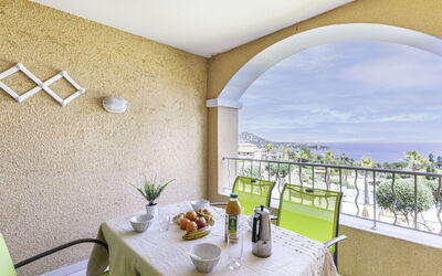 Accommodation:&nbsp;Le Village (E1 214) 400.50