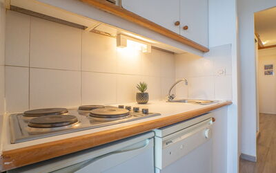 Accommodation:&nbsp;Le Village (E1212) 400.25