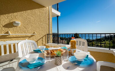 Accommodation:&nbsp;Le Village (C4221) 400.1