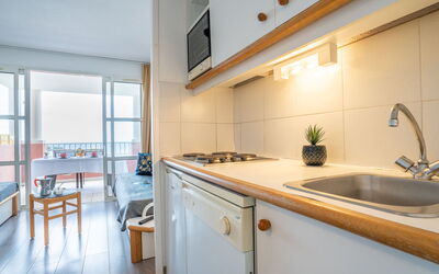 Accommodation:&nbsp;Le Village (E1212) 400.25