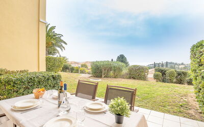 Accommodation:&nbsp;Le Village (C4 008) 400.68