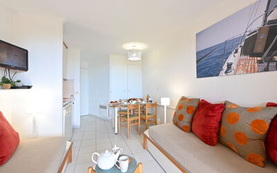 Accommodation:&nbsp;Le Village (C2 105) 400.33