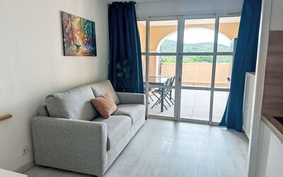 Accommodation:&nbsp;Le Village (C1201) 400.8