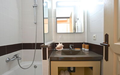 Accommodation:&nbsp;Village Cap Estérel - le Village 400.80
