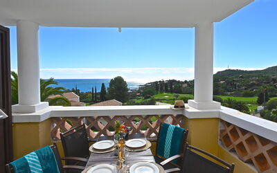 Accommodation:&nbsp;Village Cap Estérel - le Village 400.80
