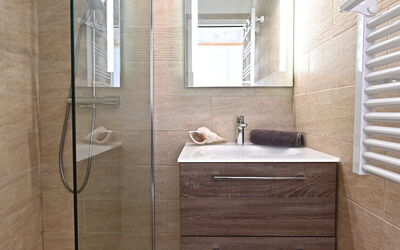 Accommodation:&nbsp;Le Village (C5 235) 400.52