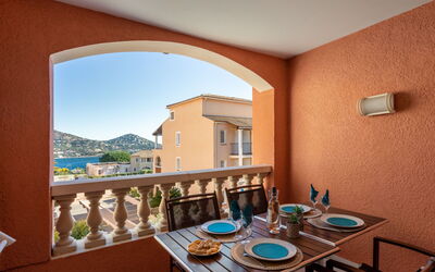 Accommodation:&nbsp;Le Village (C0 266) 400.53