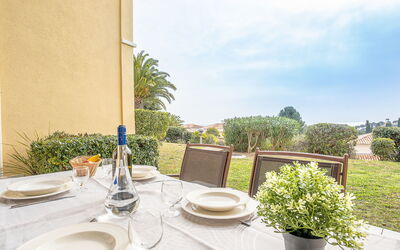Accommodation:&nbsp;Le Village (C4 008) 400.68