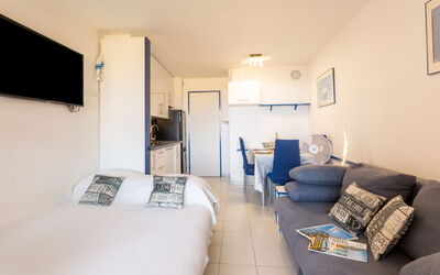 Accommodation:&nbsp;Le Village (E1103) 400.34