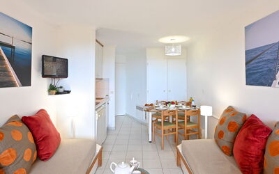 Accommodation:&nbsp;Le Village (C2 105) 400.33