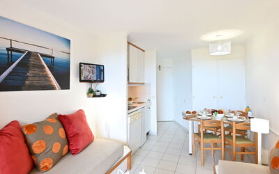 Accommodation:&nbsp;Le Village (C2 105) 400.33