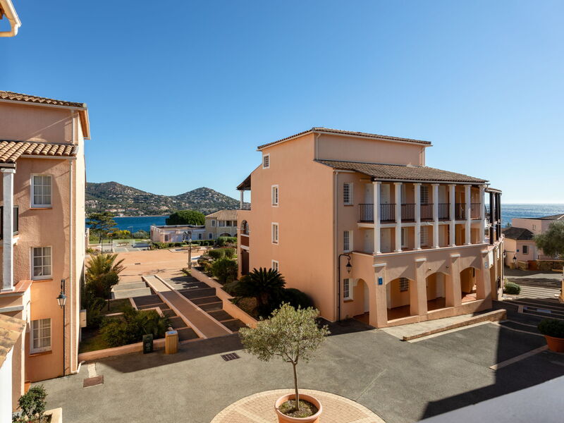 Accommodation:&nbsp;Le Village (C0 266) 400.53