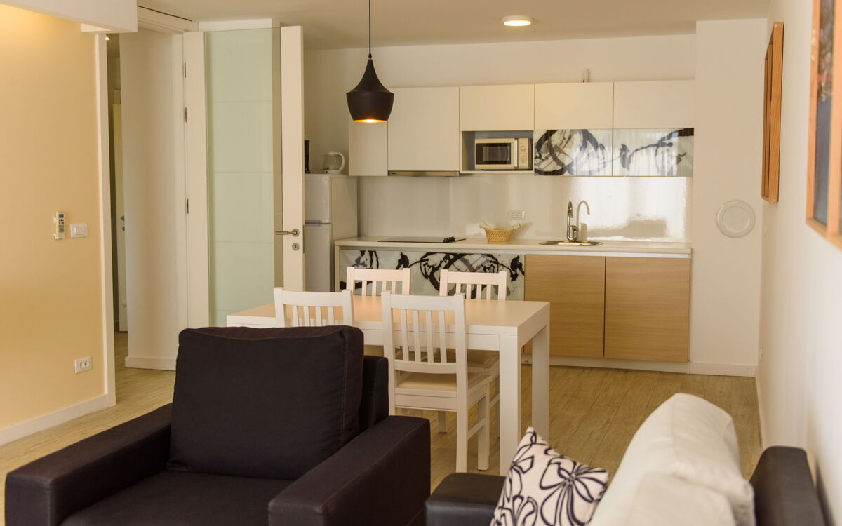 Accommodation:&nbsp;City Beach Apartments 125.24