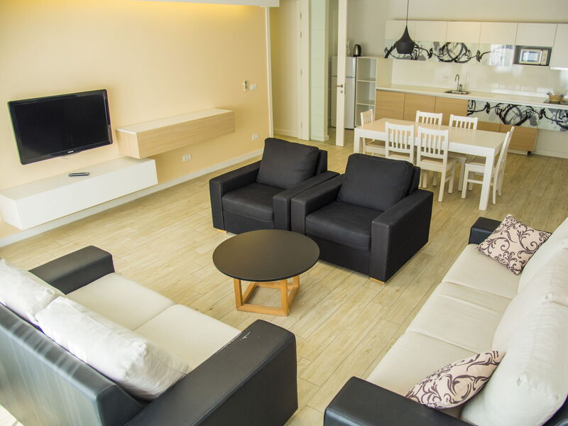 Accommodation:&nbsp;City Beach Apartments 125.25