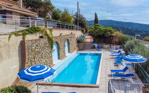 Vinci 962: Water, Plant, Sky, Property, Cloud, Swimming Pool, Azure, Blue, Nature, Outdoor Furniture