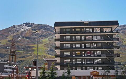 Oisans 37: Architecture, Town, Sky, Building, Mountain, Residential Area, Mixed-Use, Facade, Tree, Mountain Range