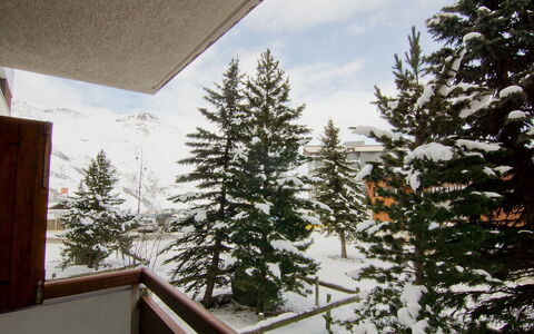 Les Menuires 230: Snow, Tree, Winter, Home, Property, Sky, House, Woody Plant, Architecture, Plant