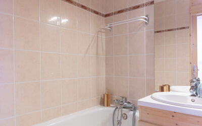 Accommodation:&nbsp;Brelin la Challe 832 400.17