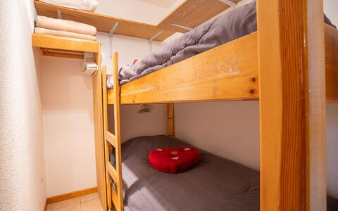 Les Menuires 300: Comfort, Wood, Interior Design, Floor, Flooring, Wall, House, Hardwood, Building