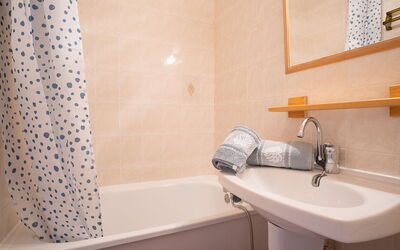 Accommodation:&nbsp;Sarvan 404 300.10