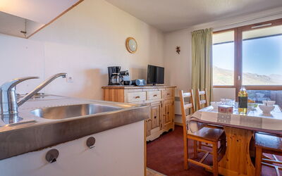 Accommodation:&nbsp;Sarvan 404 300.10