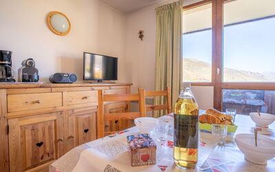 Accommodation:&nbsp;Sarvan 404 300.10
