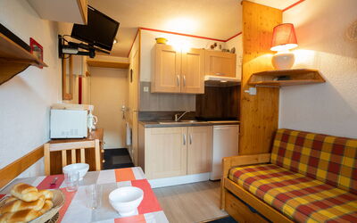 Accommodation:&nbsp;Sarvan 625 300.3