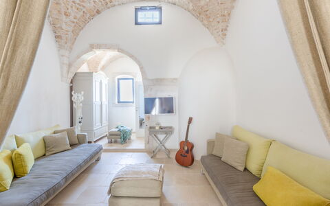 Romeo e Giulietta - Terrazza Vista Mare: Building, Table, Furniture, Couch, Comfort, Picture Frame, Azure, Wood, Interior Design, House