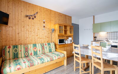 Accommodation:&nbsp;Jettay Bruant 57 640.10
