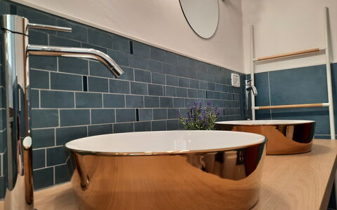 Cattolica Sea Loft: Plumbing Fixture, Property, Bathtub, Wood, Interior Design, Lighting, Bathroom, House, Flooring, Floor
