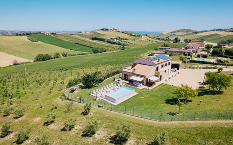 Villa Clair: Swimming Pool, Estate, Leisure, Recreation, Resort, Farmhouse, Villa, Hacienda, Mansion, Thermae