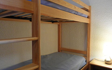 Val Thorens 140: Bed, Room, Furniture, Property, Bunk Bed, Hostel, Building, Bed Frame, Bedroom, Dormitory