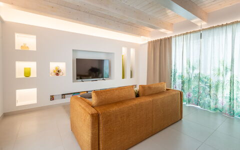 La Casa Di Campagna: Furniture, Interior Design, Flooring, Wall, Floor, Couch, Wood, Ceiling, Living Room, Room