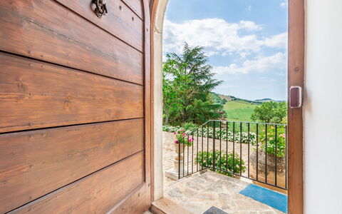 Villa La Picena: Sky, Plant, Building, Cloud, Wood, Shade, Floor, Wood Stain, Wall, Window