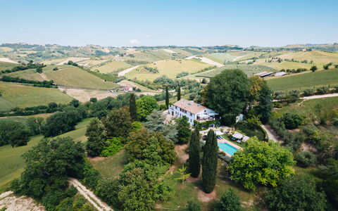 Villa La Picena: Residential Area, House, Estate, Home, Swimming Pool, Human Settlement, Villa, Mansion, Hacienda, Cottage