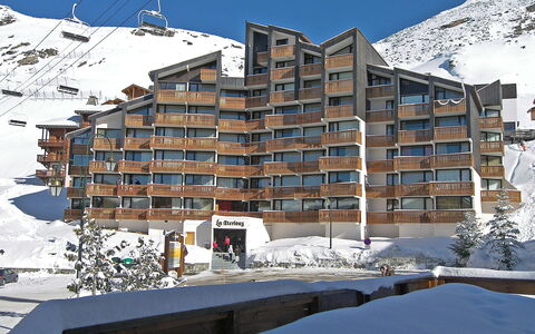 Eterlous 1Bis: Snow, Winter, Residential Area, Property, Condominium, Building, Apartment, Town, Architecture, Real Estate
