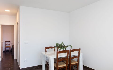 Estiu: Building, Table, Wood, Interior Design, House, Flooring, Floor, Hardwood, Comfort, Door
