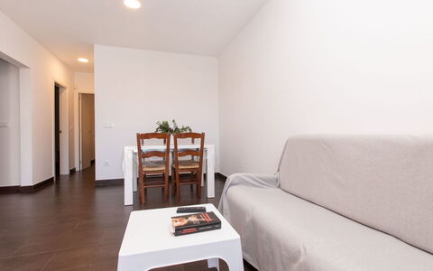 Estiu: Furniture, Property, Table, Building, Houseplant, Comfort, Interior Design, Wood, Plant, Couch
